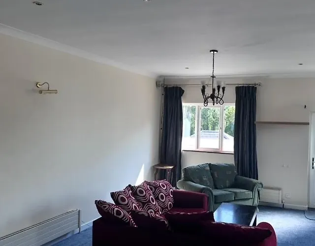 The Golden Anchor 아파트 고리